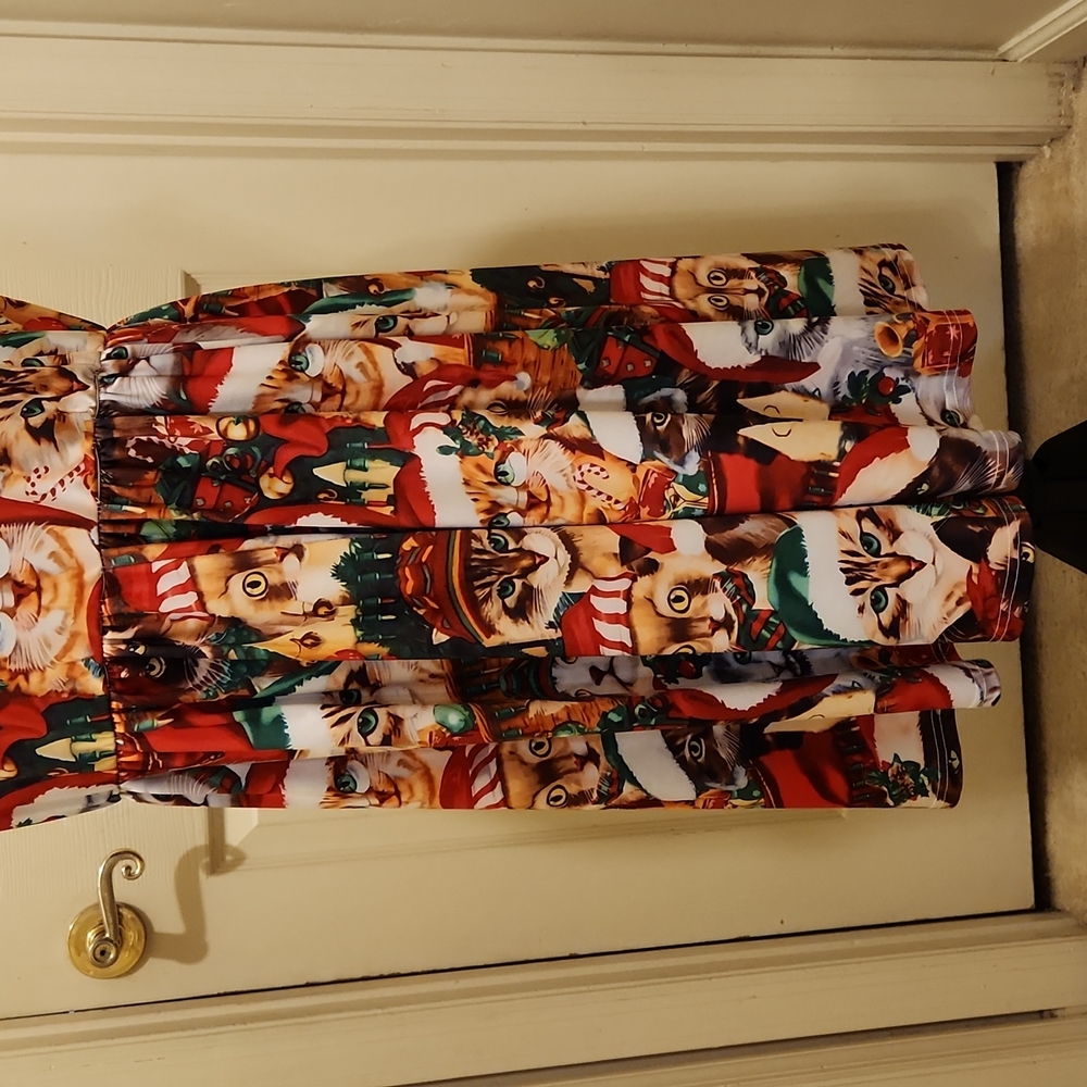 Beautiful, Vibrant Christmas Cat Dress, Size Large ❤️🎅🐱🤶❤️ - Picture 6 of 16